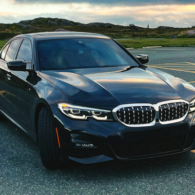 A Glimpse at BMW 330i and 330e’s Unique Features